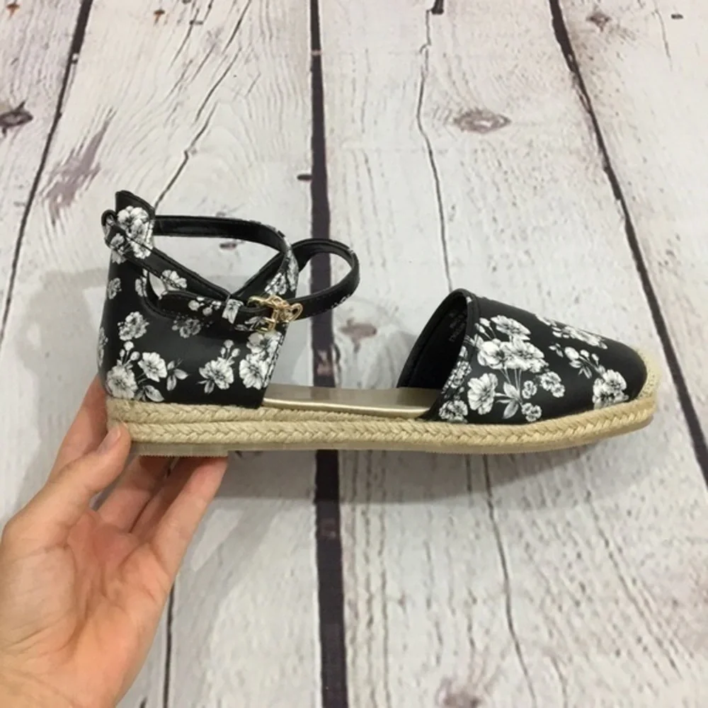 New Guess vegan leather black & white floral espadrilles ankle strap with box